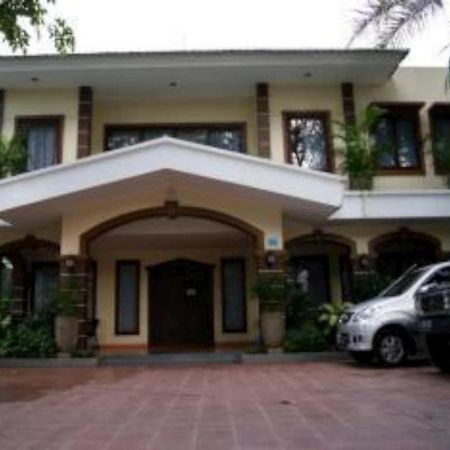 Grand Sumatera Hotel Сурабая Екстериор снимка