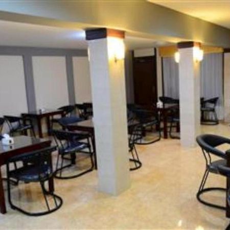 Grand Sumatera Hotel Сурабая Екстериор снимка