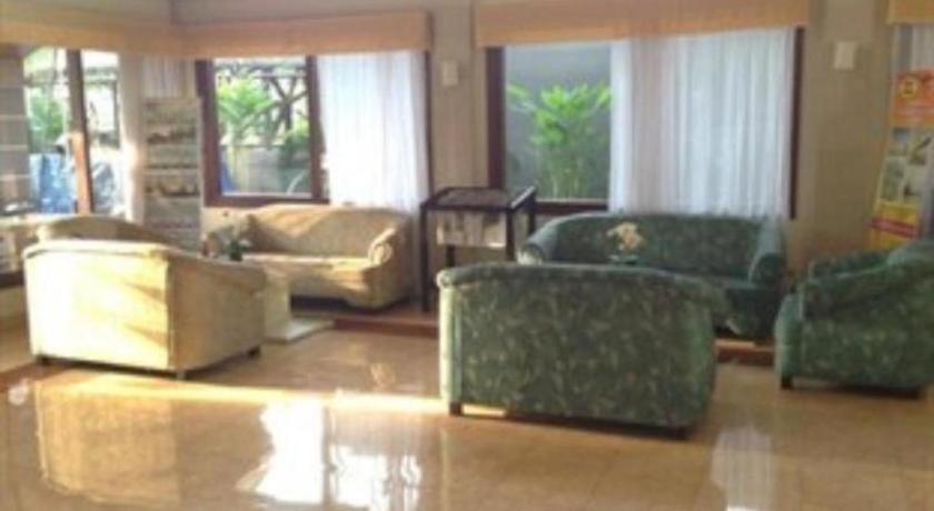 Grand Sumatera Hotel Сурабая Екстериор снимка