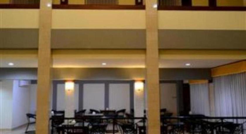 Grand Sumatera Hotel Сурабая Екстериор снимка