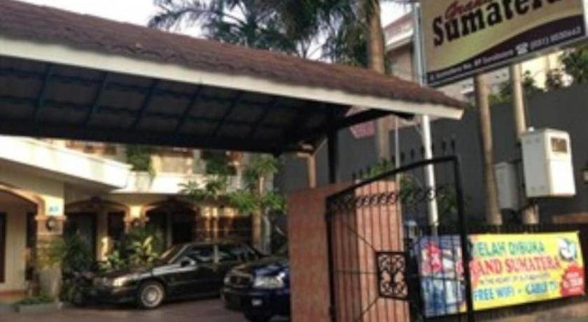 Grand Sumatera Hotel Сурабая Екстериор снимка