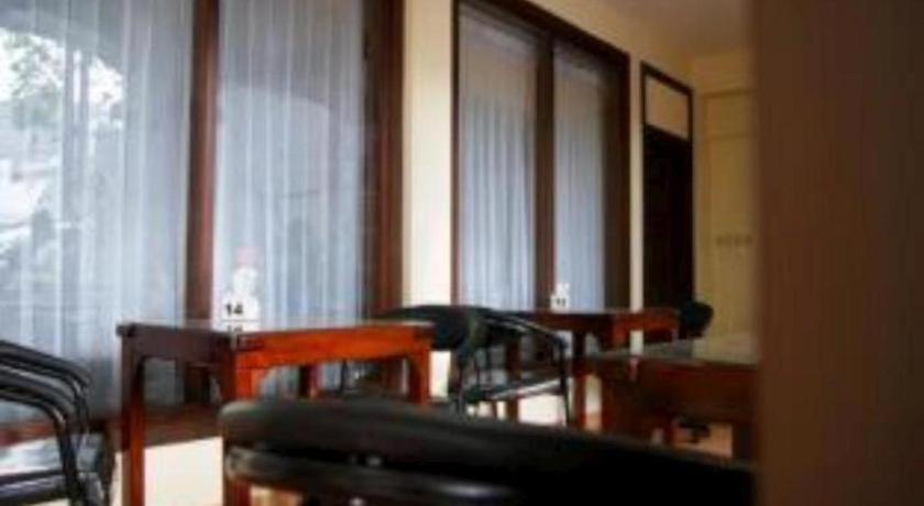 Grand Sumatera Hotel Сурабая Екстериор снимка