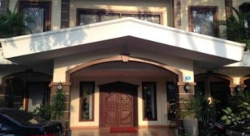 Grand Sumatera Hotel Сурабая Екстериор снимка