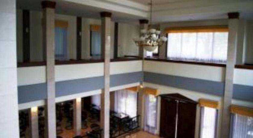 Grand Sumatera Hotel Сурабая Екстериор снимка