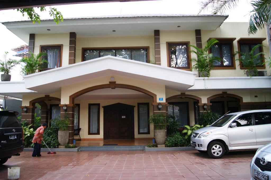 Grand Sumatera Hotel Сурабая Екстериор снимка