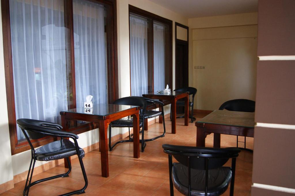Grand Sumatera Hotel Сурабая Екстериор снимка