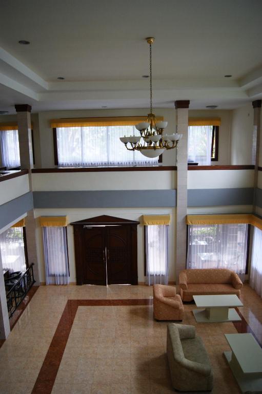Grand Sumatera Hotel Сурабая Екстериор снимка
