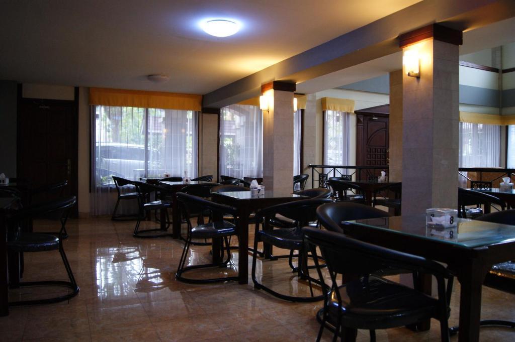 Grand Sumatera Hotel Сурабая Екстериор снимка
