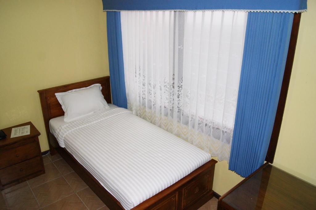 Grand Sumatera Hotel Сурабая Екстериор снимка