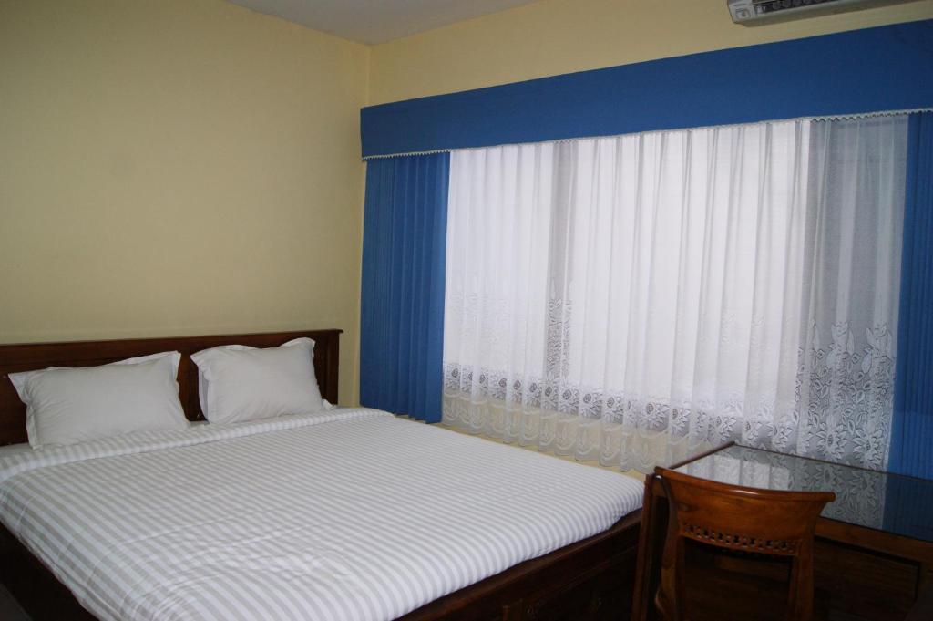 Grand Sumatera Hotel Сурабая Екстериор снимка