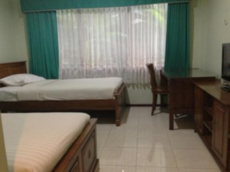 Grand Sumatera Hotel Сурабая Екстериор снимка